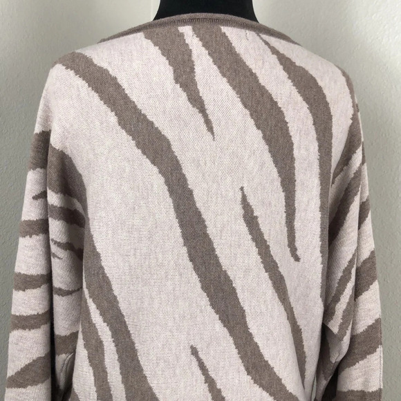 2/$30 TAHARI Sweater Size Medium Zebra Print Wool Blend Tan Brown Crewneck - Picture 7 of 16